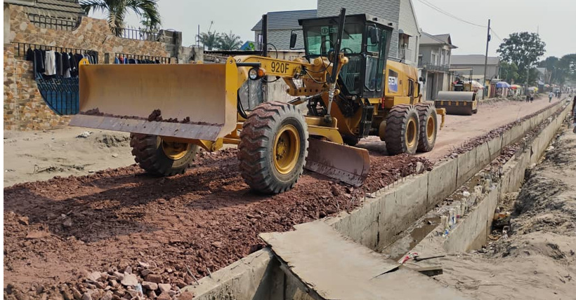 Travaux de Réhabilitation des Voiries Structurantes et des Caniveaux de Drainage des Eaux Pluviales Dans Le Quartier Salongo dans La Commune de Limete.