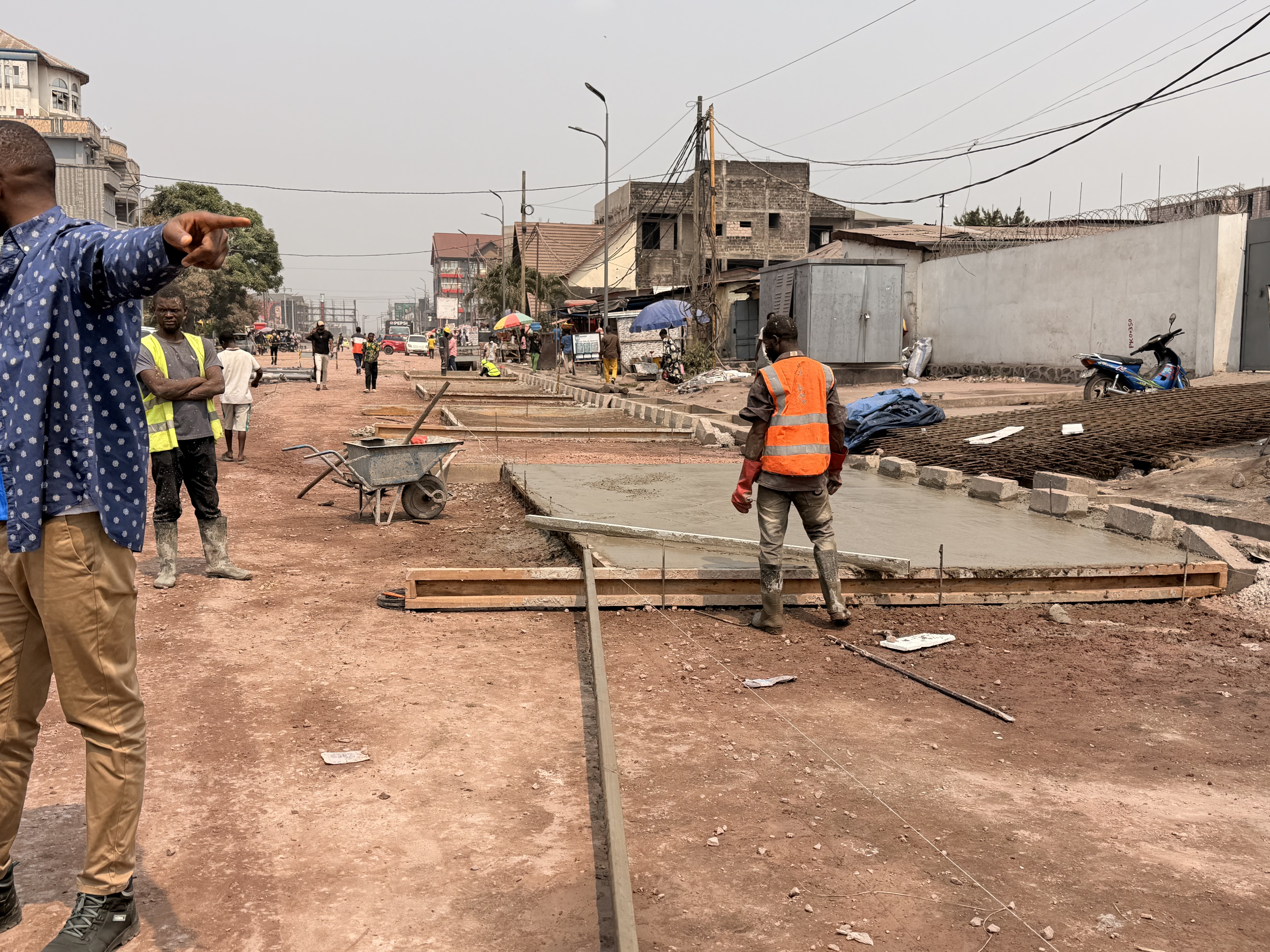 Travaux de Réhabilitation en Chaussée Rigide de La Voirie Urbaine: Avenues Itimbiri et Gambela d’une Longuer Totale de 2,4 km